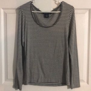 🌻 5 for $15 🌻 Scoop Neck Tee